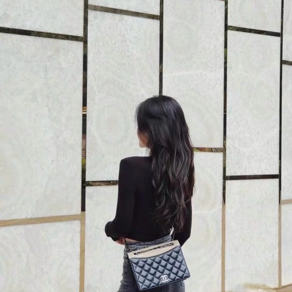 Chanel Classic Quilted Black and Beige Lambskin Leather Crossbody Shoulder Bag - Picture 13 of 13